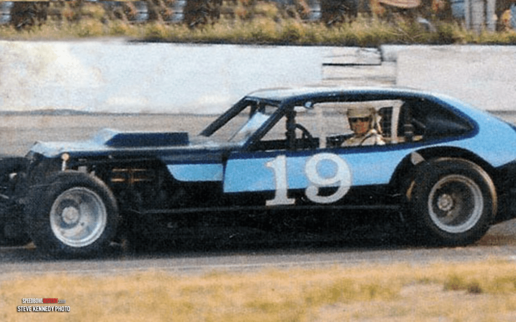 Black and white abstract pattern with concentric circles and wave shapes.